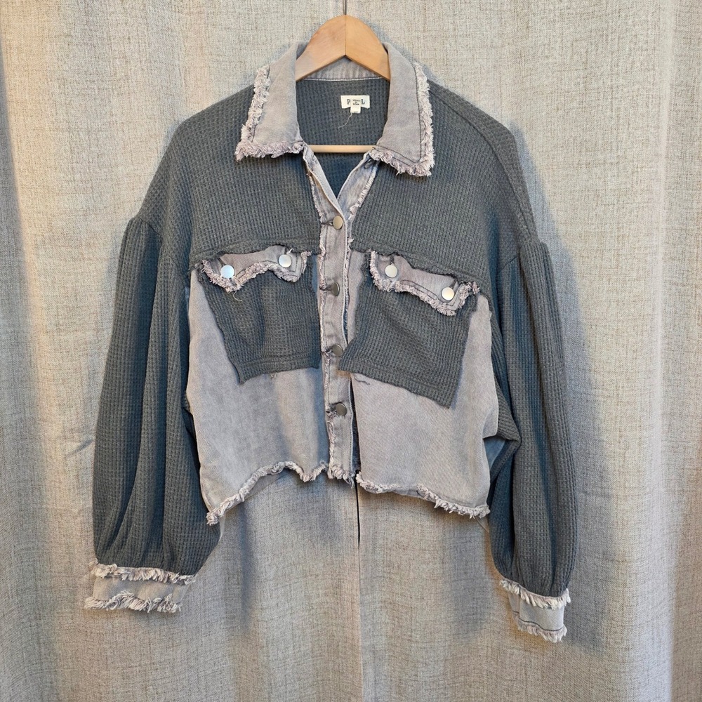 POL Two-Tone Gray Cropped Jacket with Frayed Trim